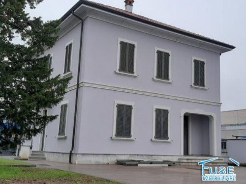 Villa unifamiliare Marcallo con Casone